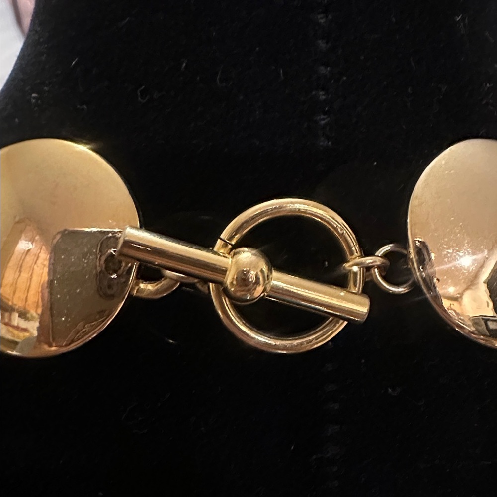 Elegant Gold Necklace - Picture 3 of 3
